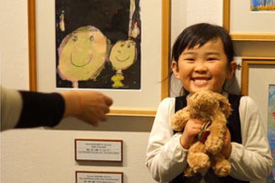 How Kurumi the stuffed dog,traveled halfway around the world to find his friend.