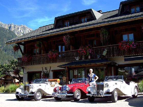  A buzz to our friends & cars collectors who visited the region last August !